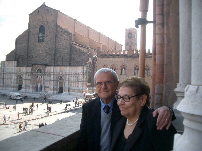 Gianna e Francesco si sono sposati il 4 ottobre 1958, i parenti e in particolare i nipoti Nicole Mattia Valentina hanno voluto festeggiare il sala rossa l'anniversario.
Auguri!